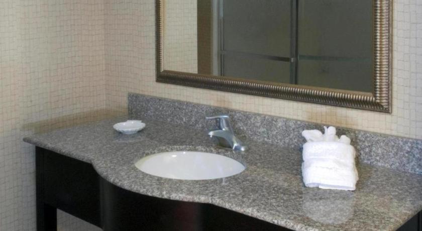 Hampton & Savannah-airport Hotel